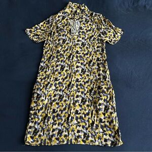 Velvet by Graham & Spencer abstract collared midi vneck shirt dress